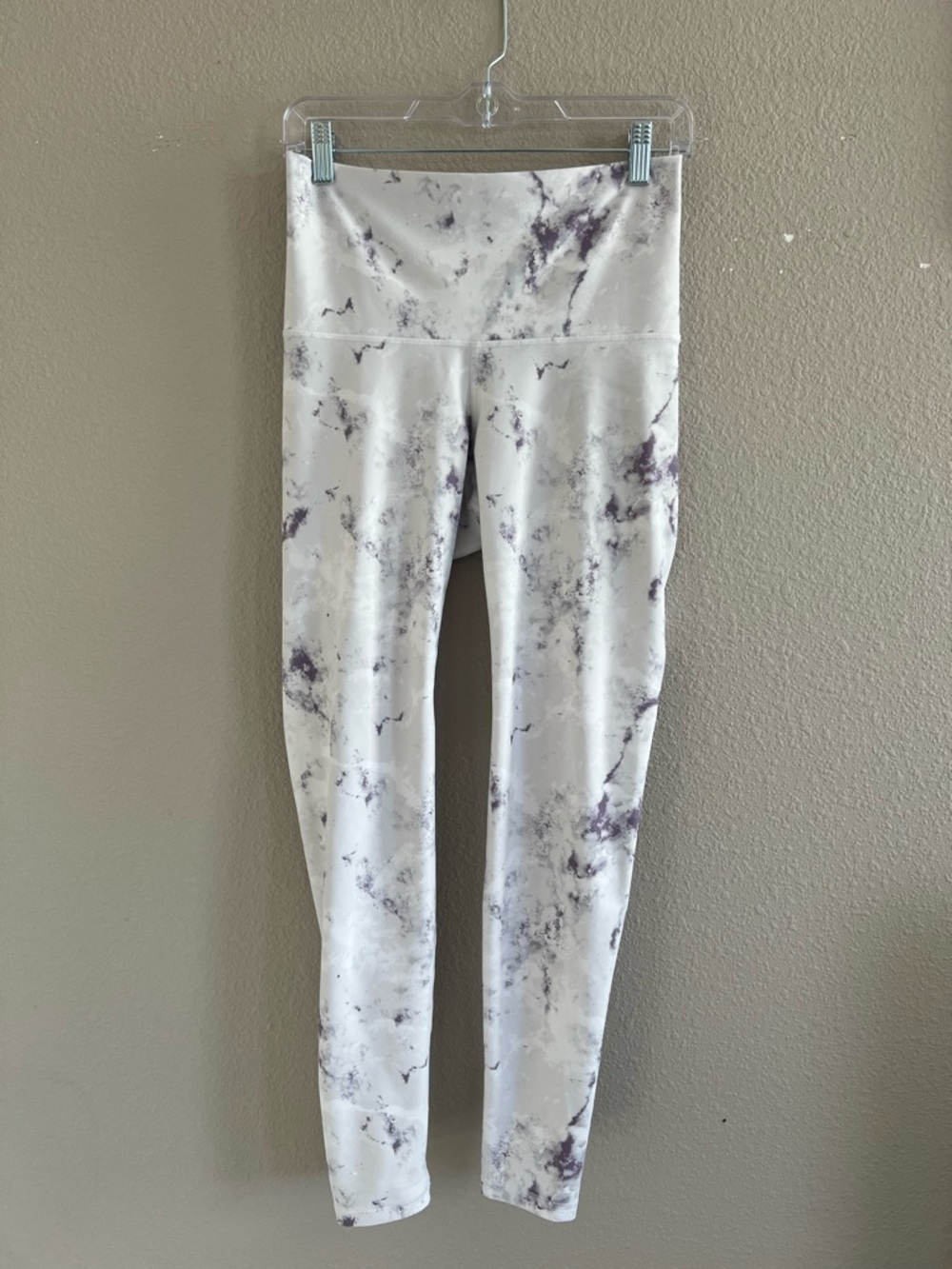 Old Navy White Leggings with Lavender Marble Print